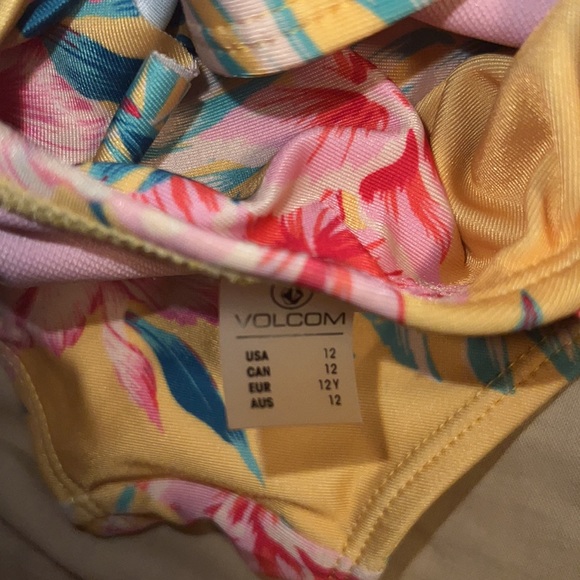 Girls Volcom Floral Flounce Bikini Size 12 EUC - Picture 4 of 4
